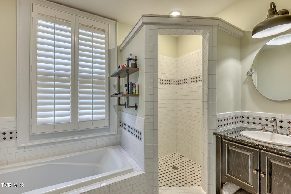 Photo #31: 1125 Cedar Place