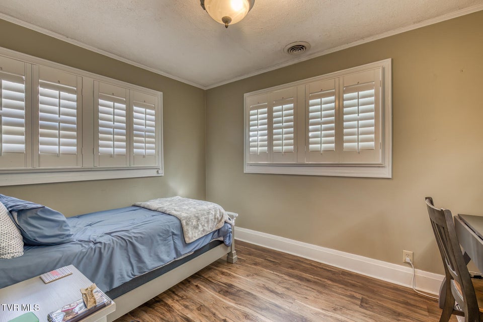 Photo #32: 1125 Cedar Place