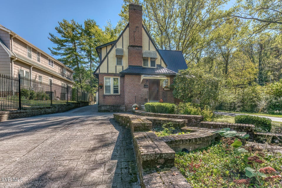 Photo #36: 1125 Cedar Place