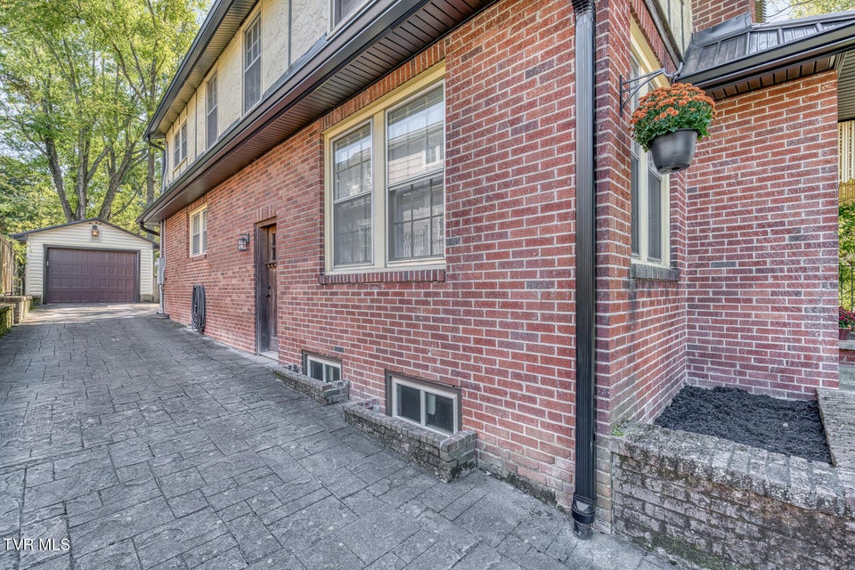 Photo #38: 1125 Cedar Place