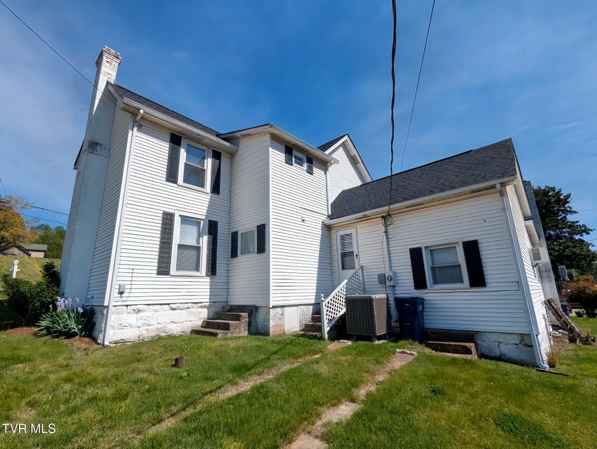 Photo #4: 209 Cypress Street