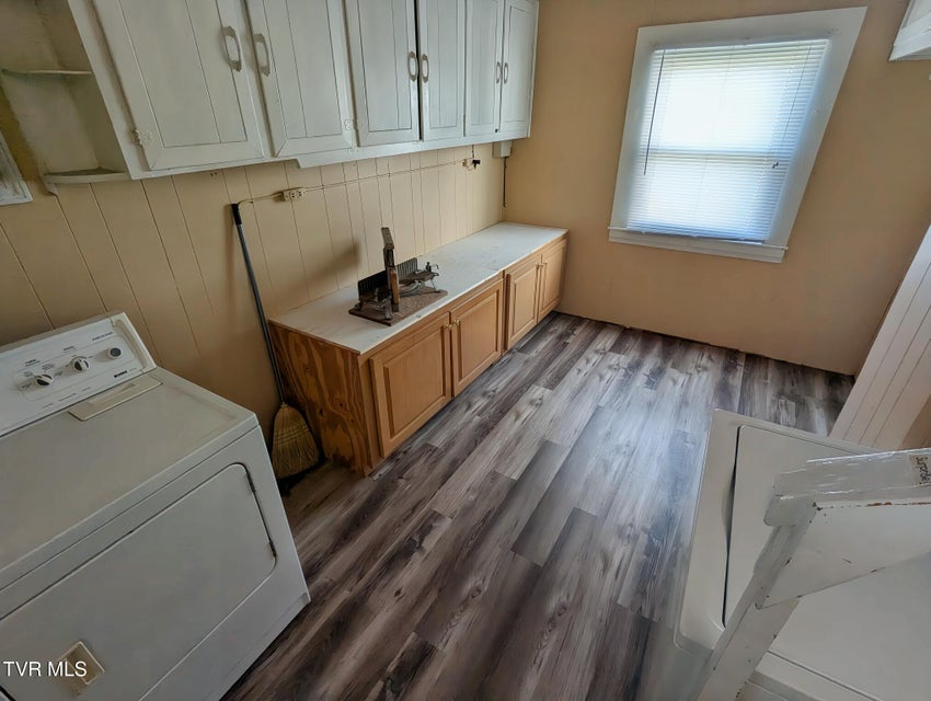 Photo #10: 209 Cypress Street