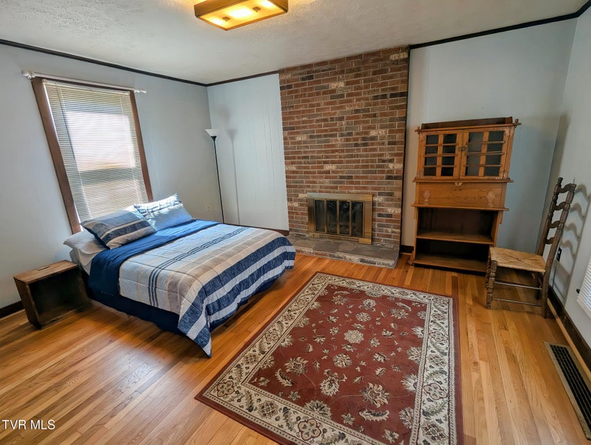 Photo #18: 209 Cypress Street