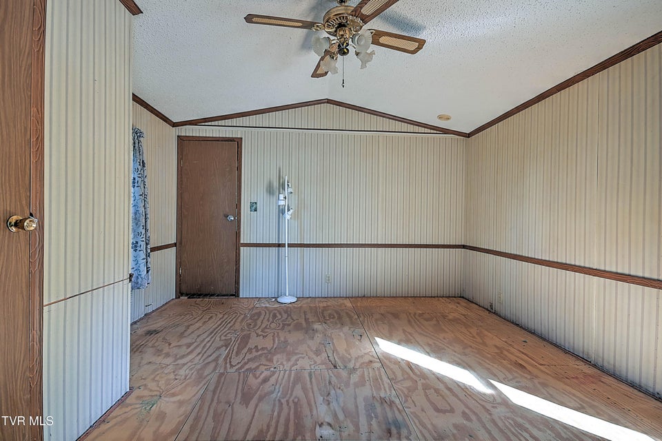 Photo #31: 406 War Valley Road