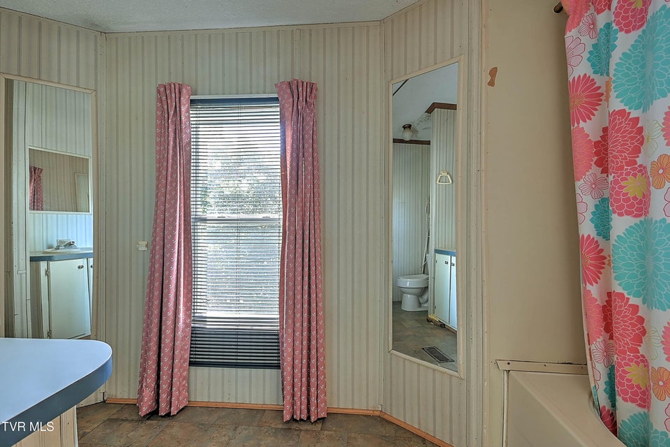 Photo #32: 406 War Valley Road