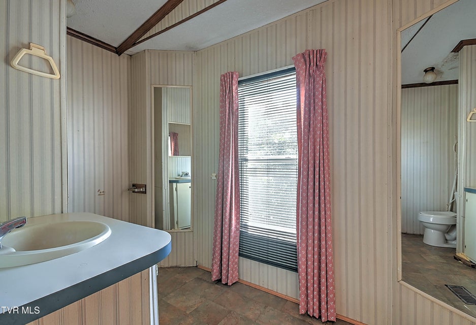 Photo #33: 406 War Valley Road