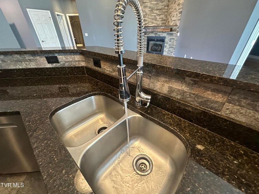 Photo #8: 207 Planters Row 