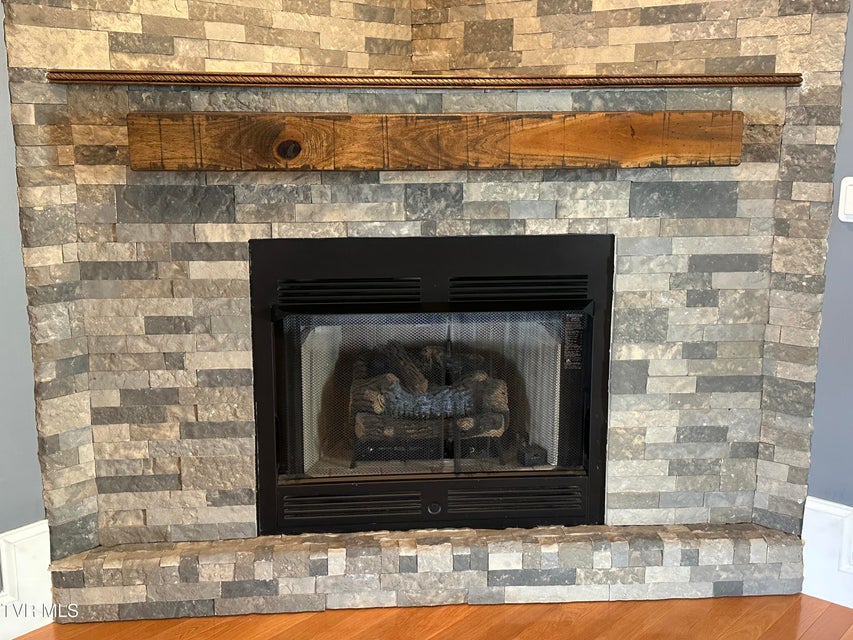 Photo #15: 207 Planters Row 