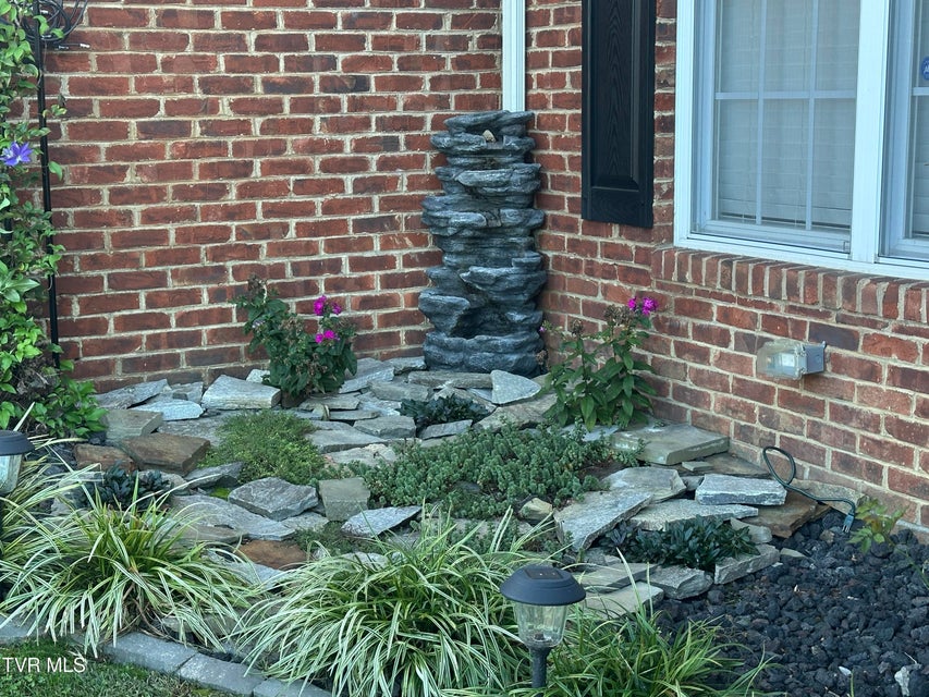 Photo #33: 207 Planters Row 