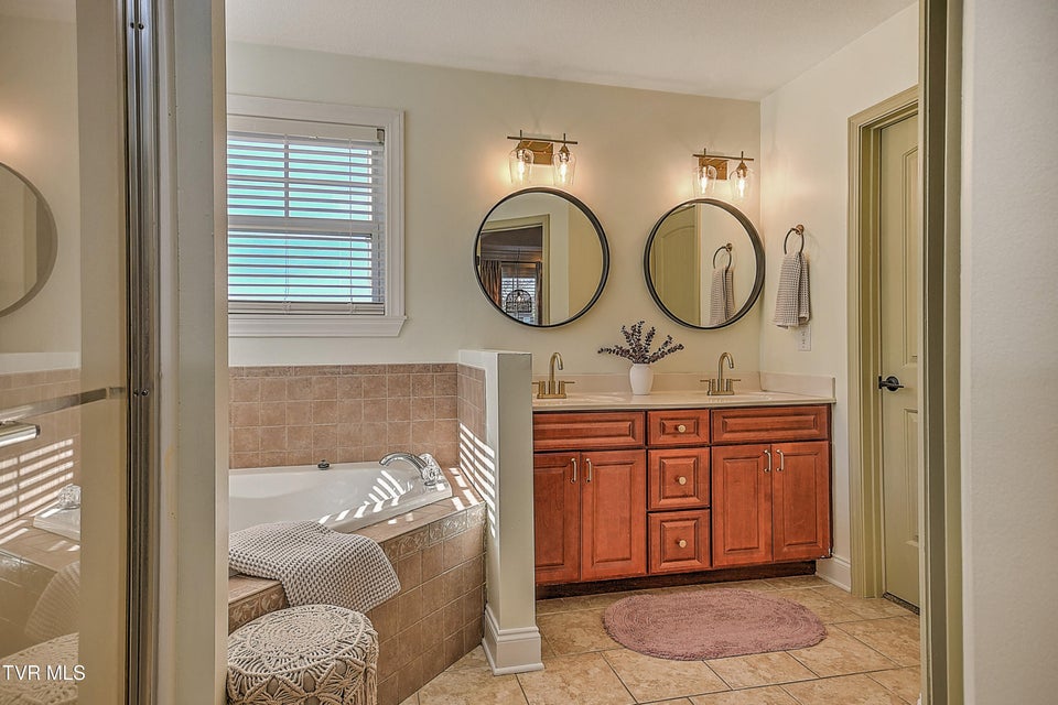 Photo #25: 5562 Meadow Wells Drive