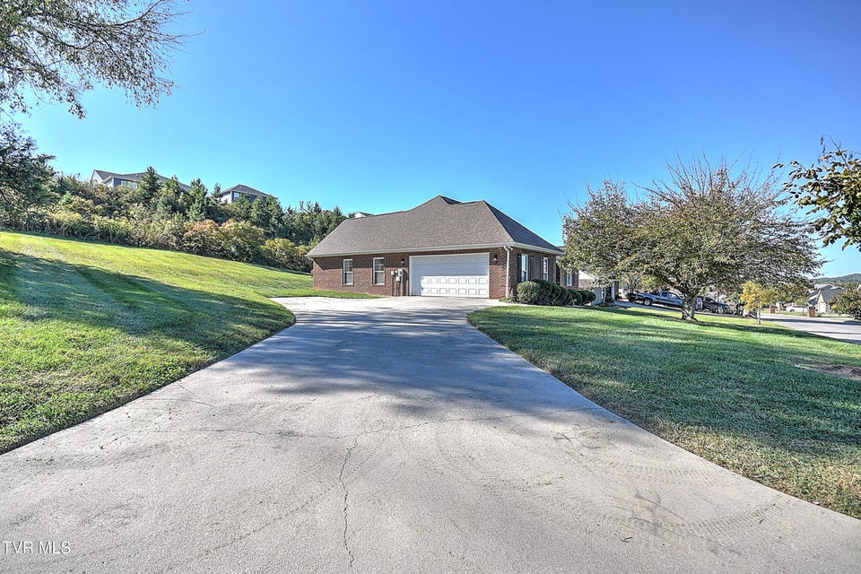 Photo #43: 5562 Meadow Wells Drive