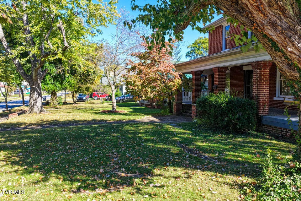 Photo #4: 1221 Sullivan Street