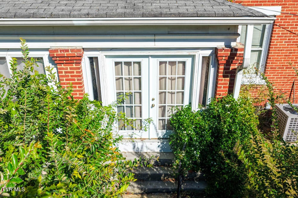 Photo #8: 1221 Sullivan Street