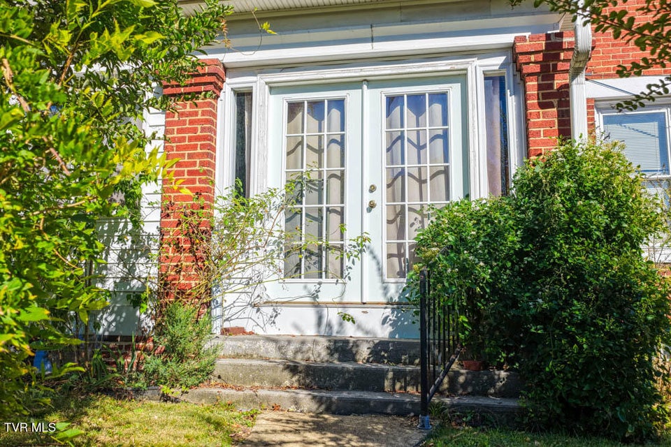 Photo #9: 1221 Sullivan Street