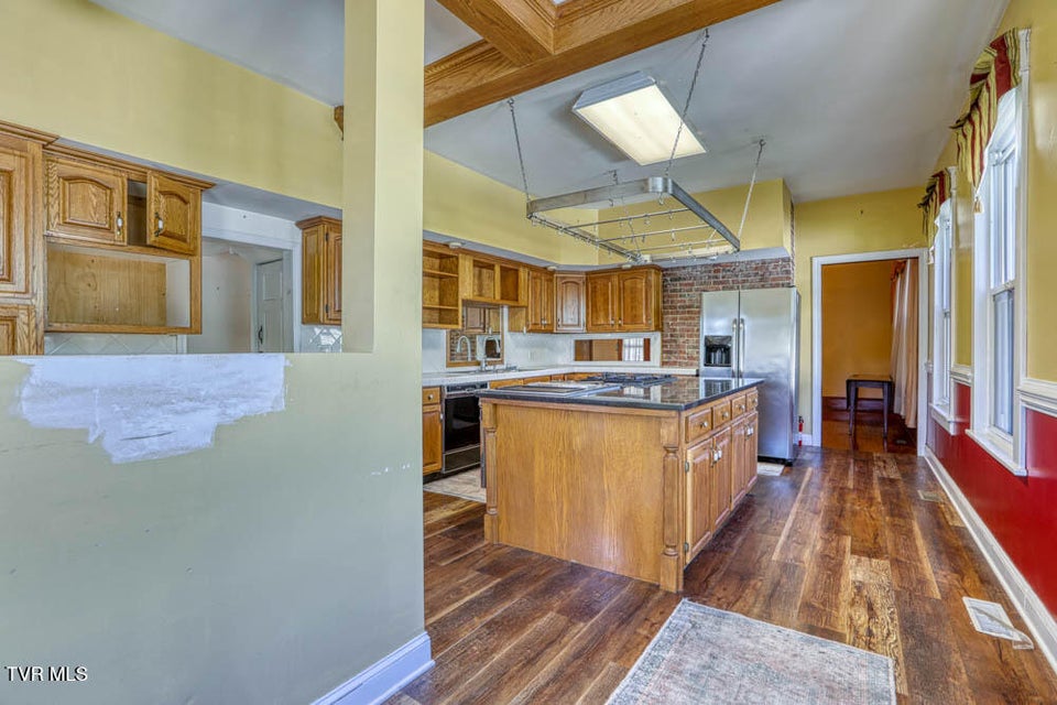 Photo #20: 1221 Sullivan Street