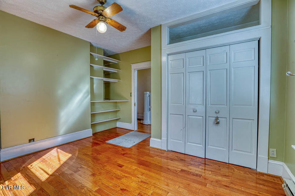 Photo #31: 1221 Sullivan Street