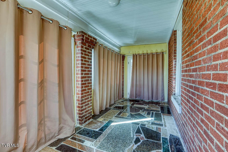 Photo #32: 1221 Sullivan Street