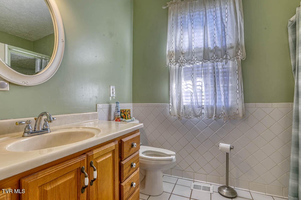 Photo #33: 1221 Sullivan Street