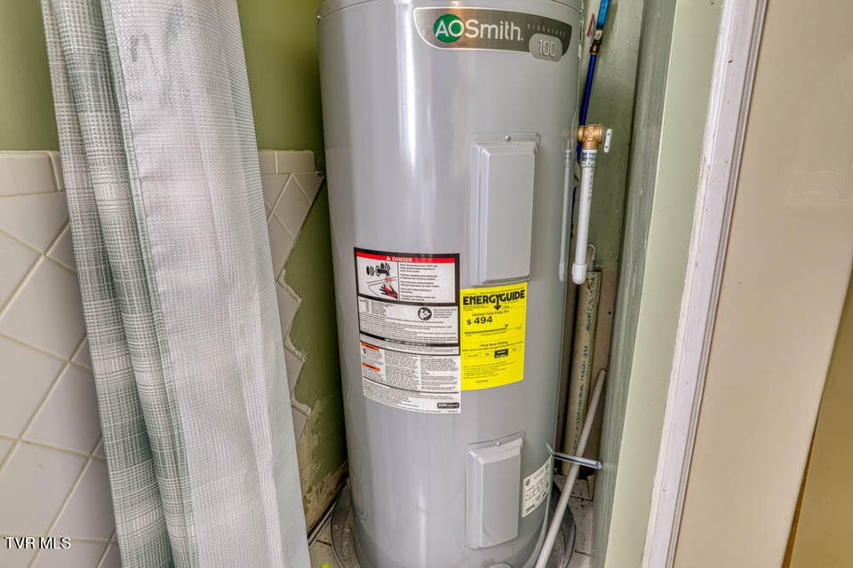 Photo #35: 1221 Sullivan Street