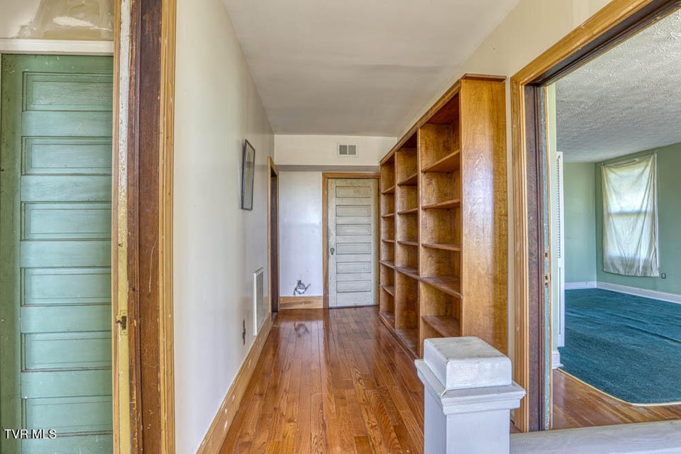 Photo #37: 1221 Sullivan Street