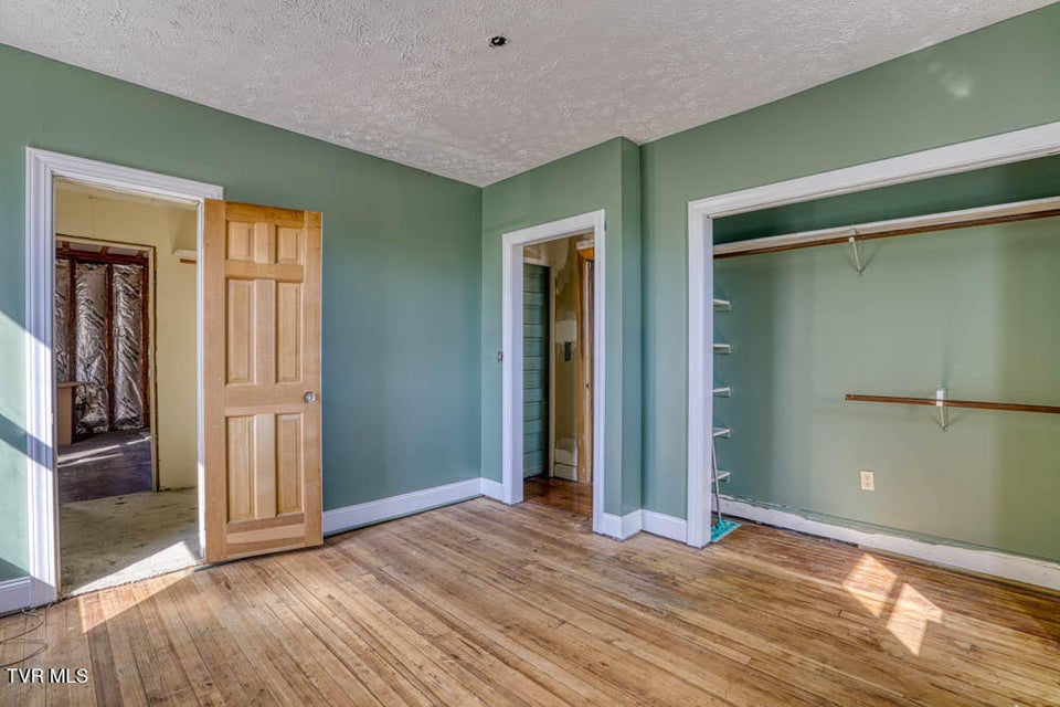 Photo #38: 1221 Sullivan Street