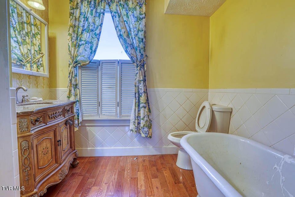 Photo #41: 1221 Sullivan Street