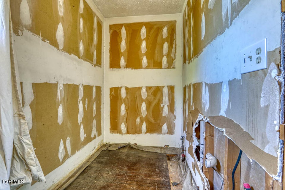 Photo #43: 1221 Sullivan Street