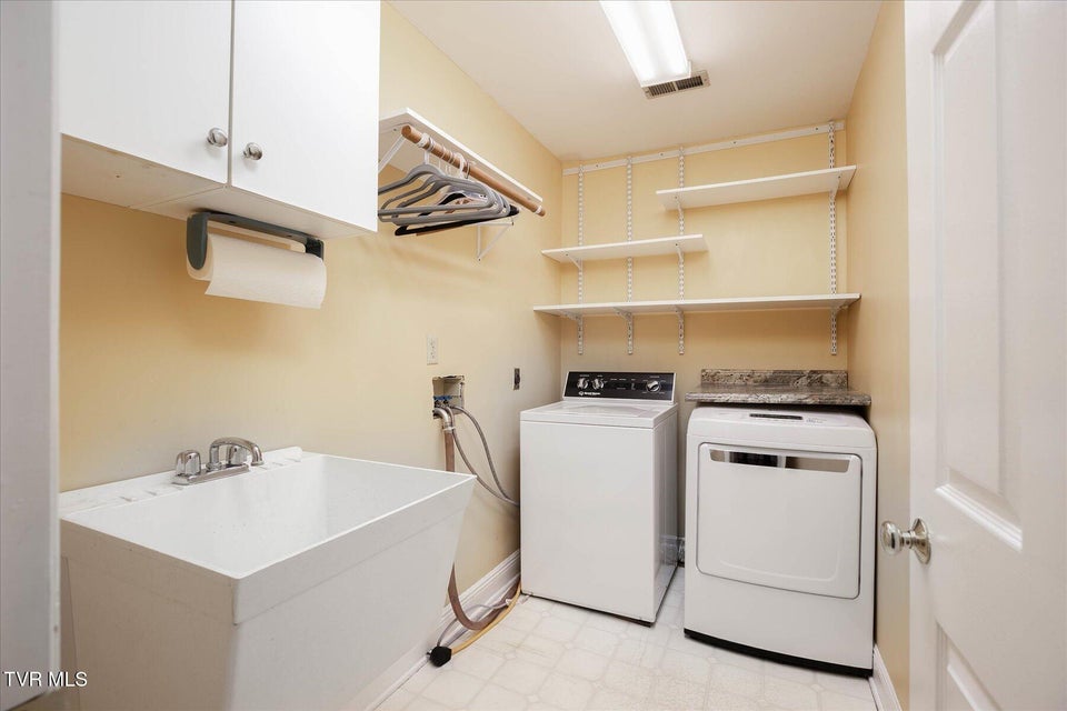Photo #31: 245 Park Ridge Court