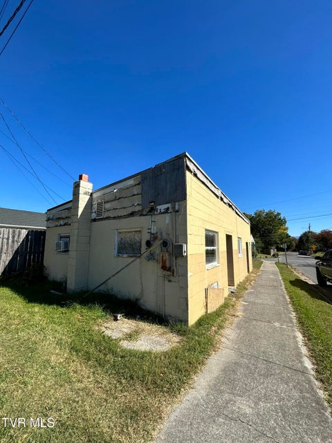 Photo #3: 212 W Chilhowie Ave 