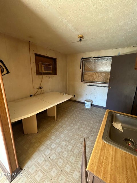 Photo #11: 212 W Chilhowie Ave 