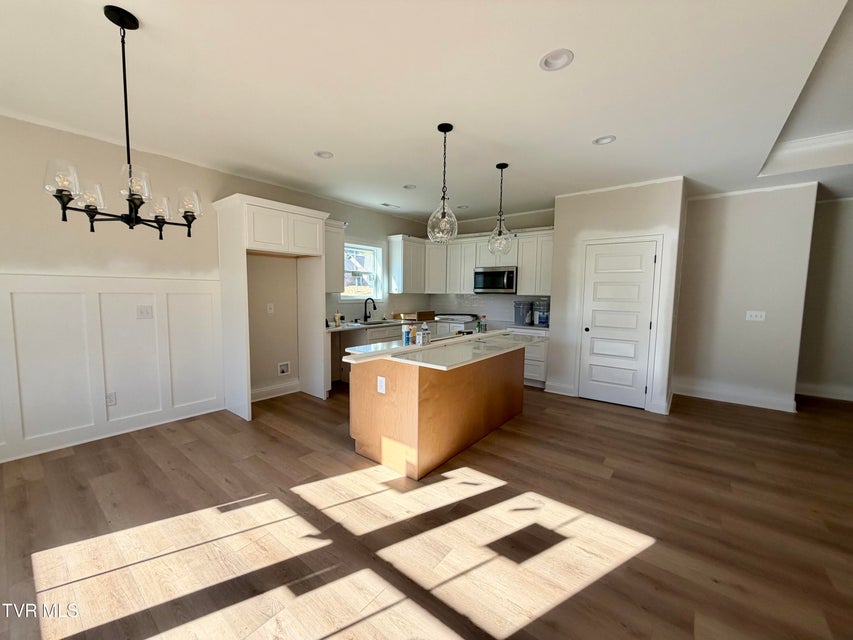 Photo #6: 547 Catalina Court