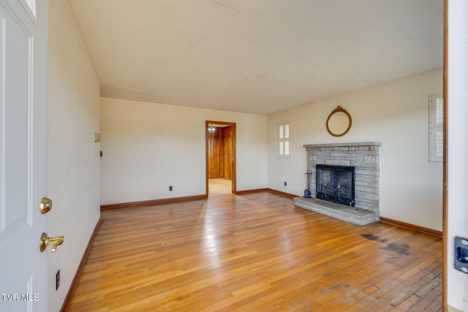 Photo #5: 209 Santa Fe Drive