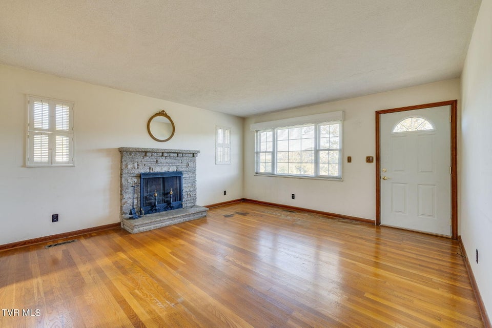 Photo #6: 209 Santa Fe Drive