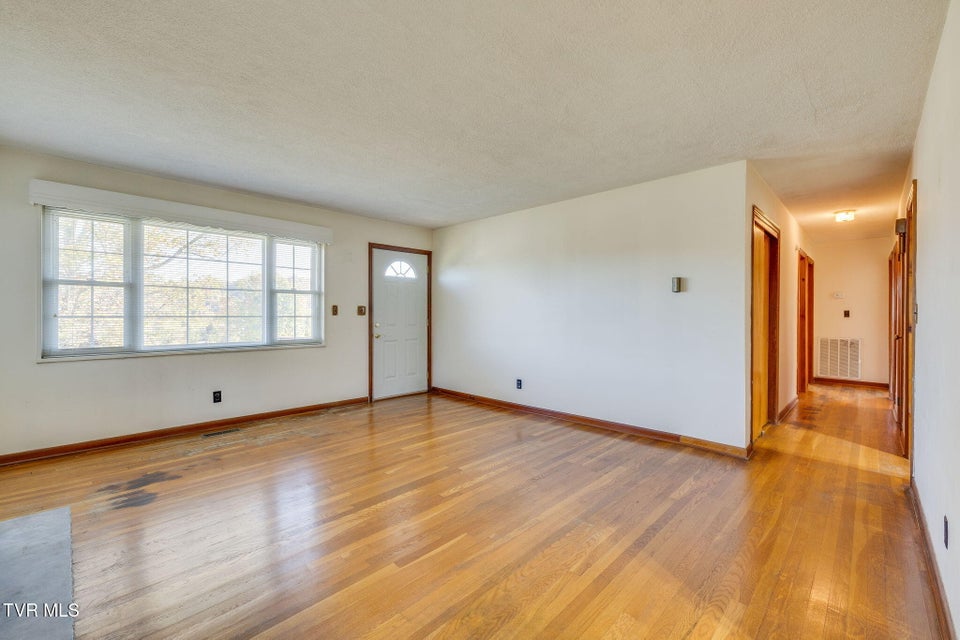 Photo #7: 209 Santa Fe Drive