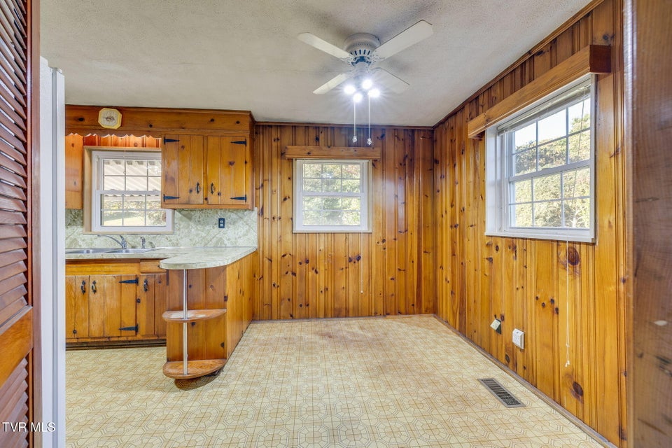 Photo #8: 209 Santa Fe Drive