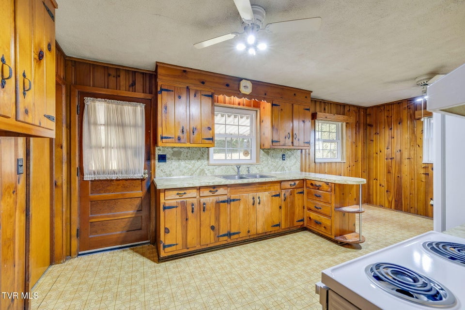 Photo #11: 209 Santa Fe Drive