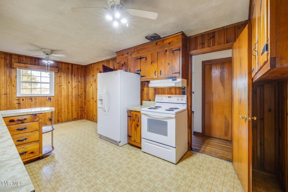 Photo #12: 209 Santa Fe Drive