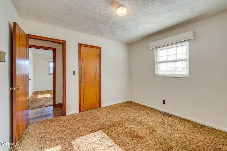 Photo #14: 209 Santa Fe Drive