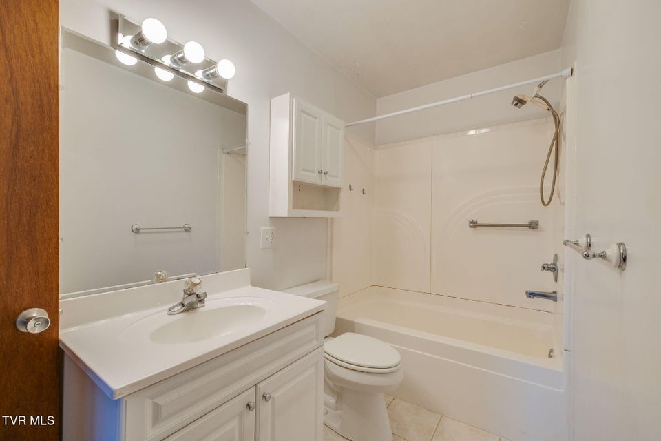 Photo #16: 209 Santa Fe Drive