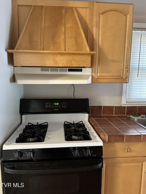 Photo #13: 1213 Glynridge Street