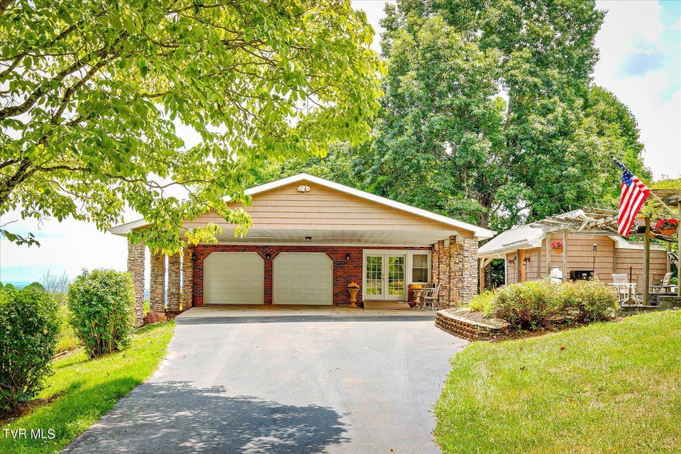 Photo #10: 22500 Young Drive