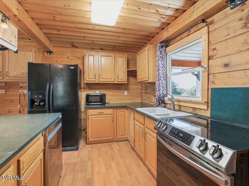 Photo #11: 1721 Taskigi Court