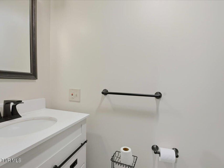 Photo #38: 1721 Taskigi Court