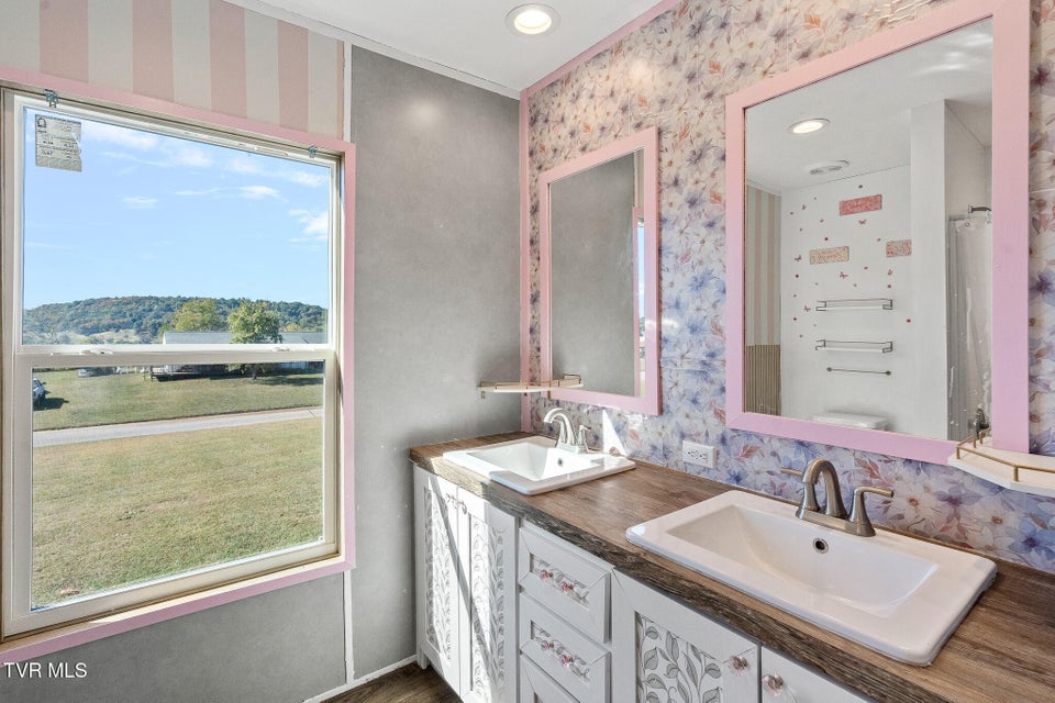 Photo #18: 395 Ebenezer Loop