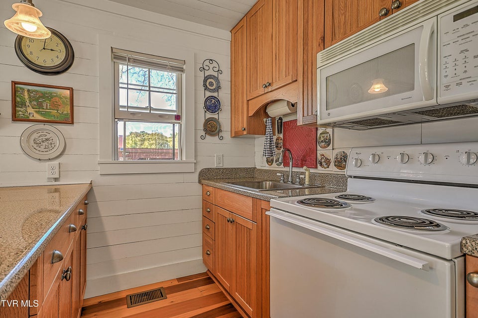 Photo #75: 3389 Highway 126 