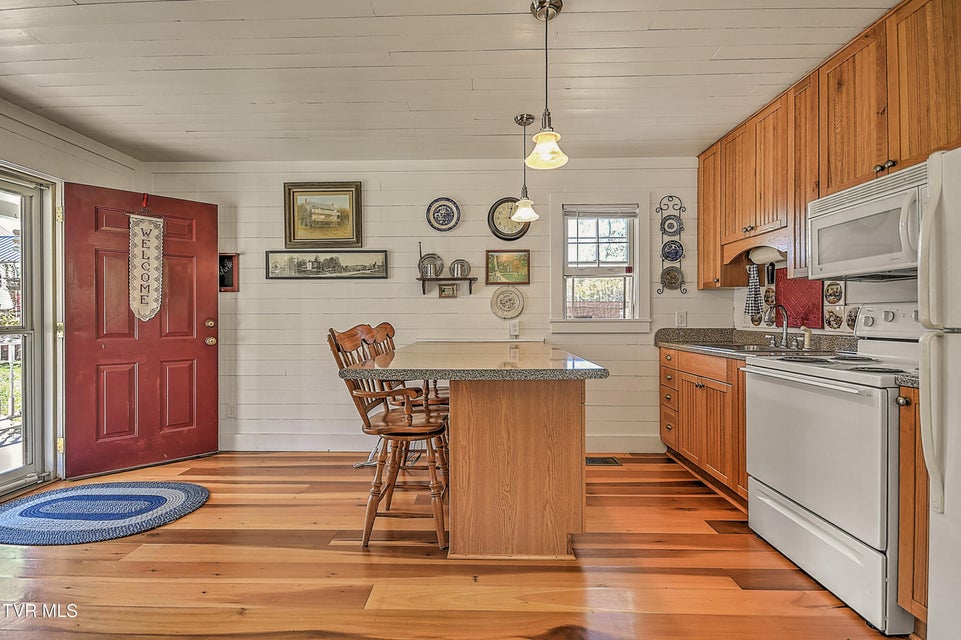 Photo #76: 3389 Highway 126 