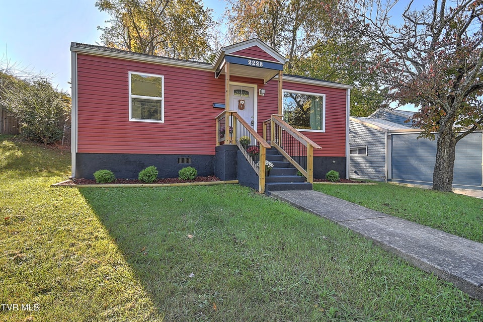 Photo #37: 2228 Bay Street