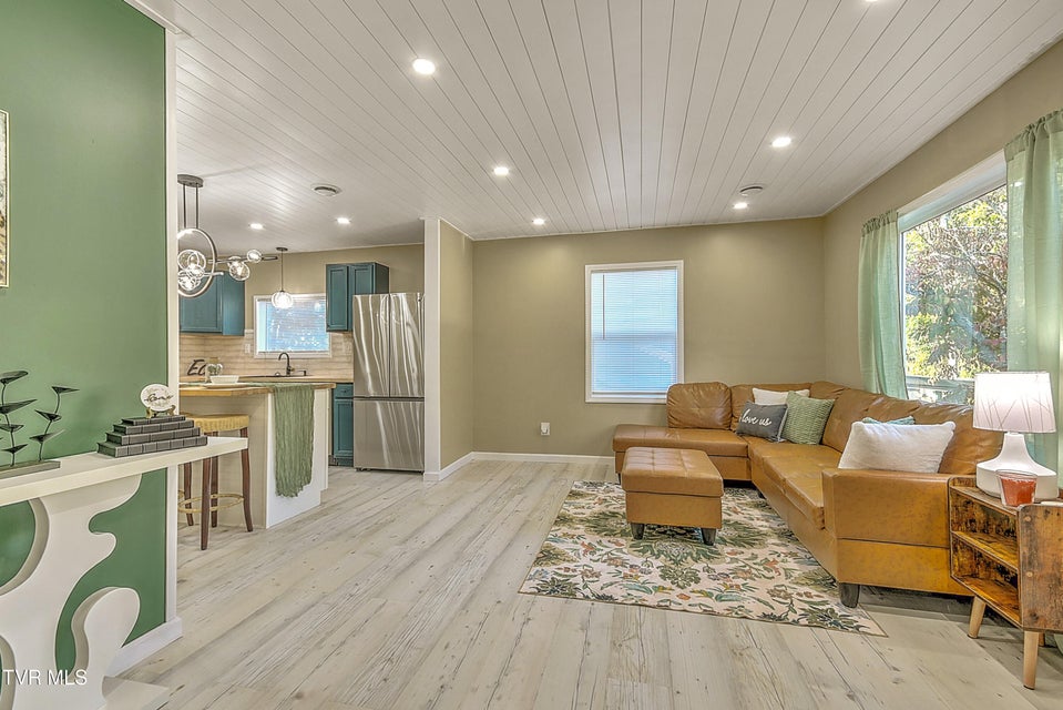 Photo #6: 2228 Bay Street