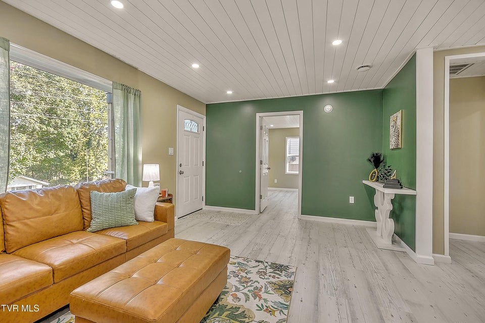 Photo #8: 2228 Bay Street