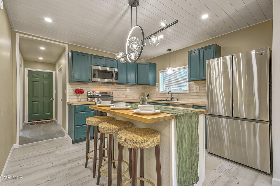 Photo #10: 2228 Bay Street